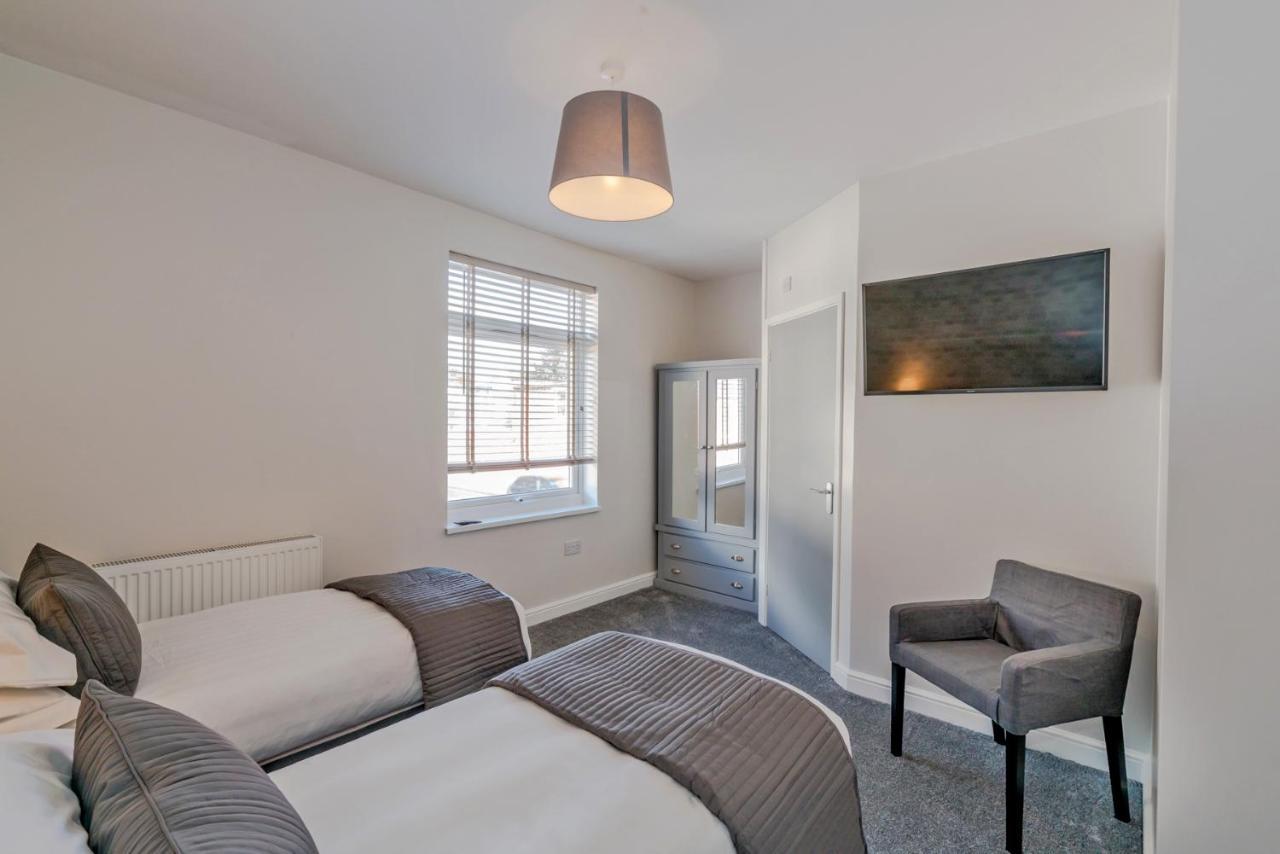 Newhall Lodge Cannock Buitenkant foto